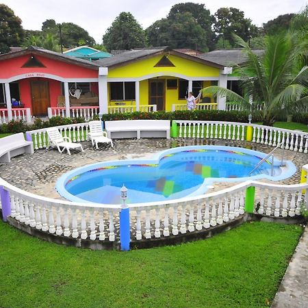 Rainbow Village La Ceiba Extérieur photo