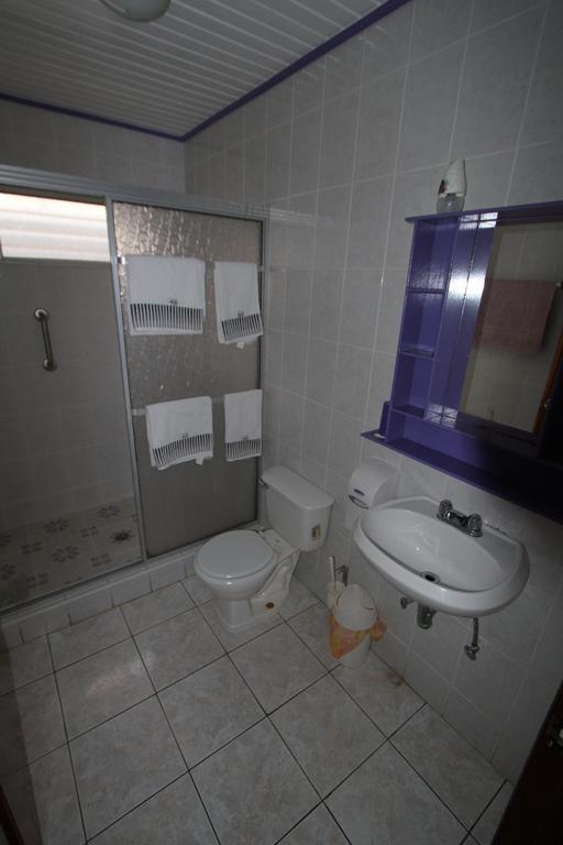 Rainbow Village La Ceiba Chambre photo