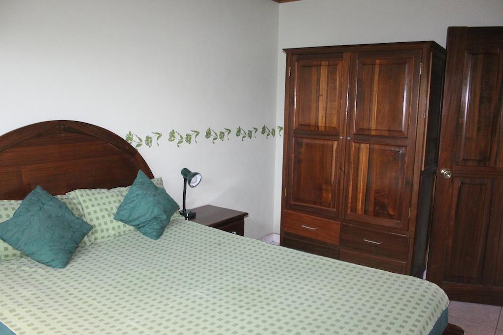 Rainbow Village La Ceiba Chambre photo