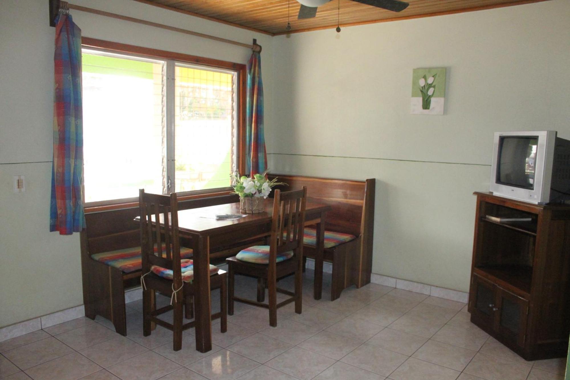 Rainbow Village La Ceiba Extérieur photo