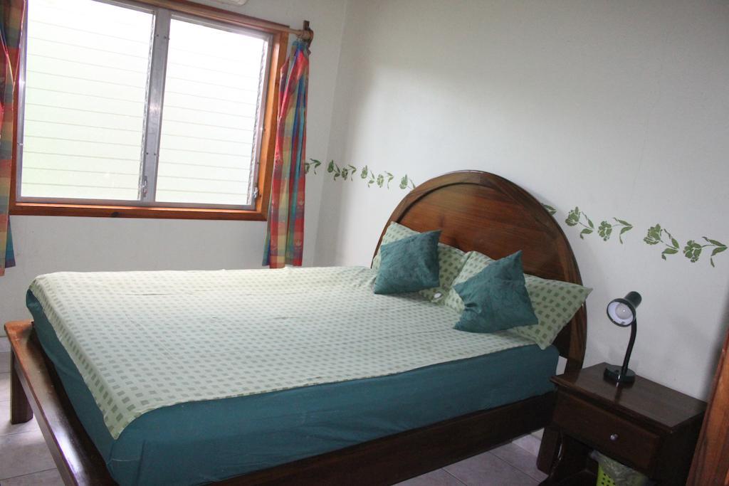 Rainbow Village La Ceiba Chambre photo