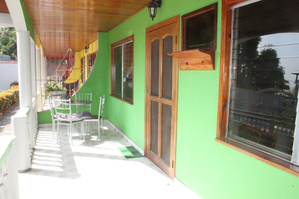 Rainbow Village La Ceiba Chambre photo