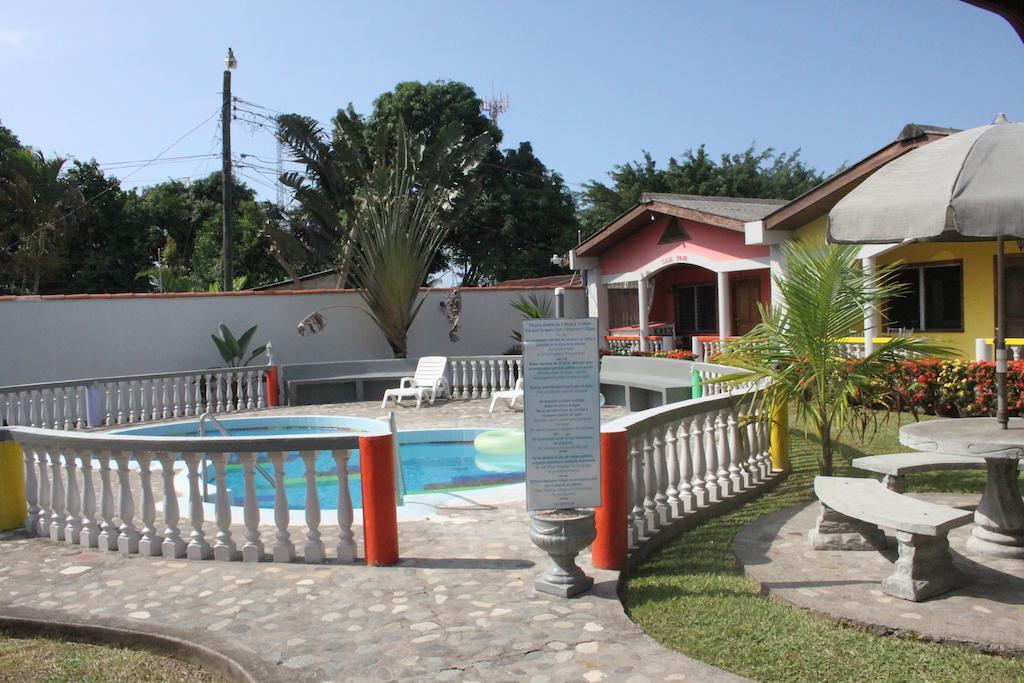 Rainbow Village La Ceiba Chambre photo