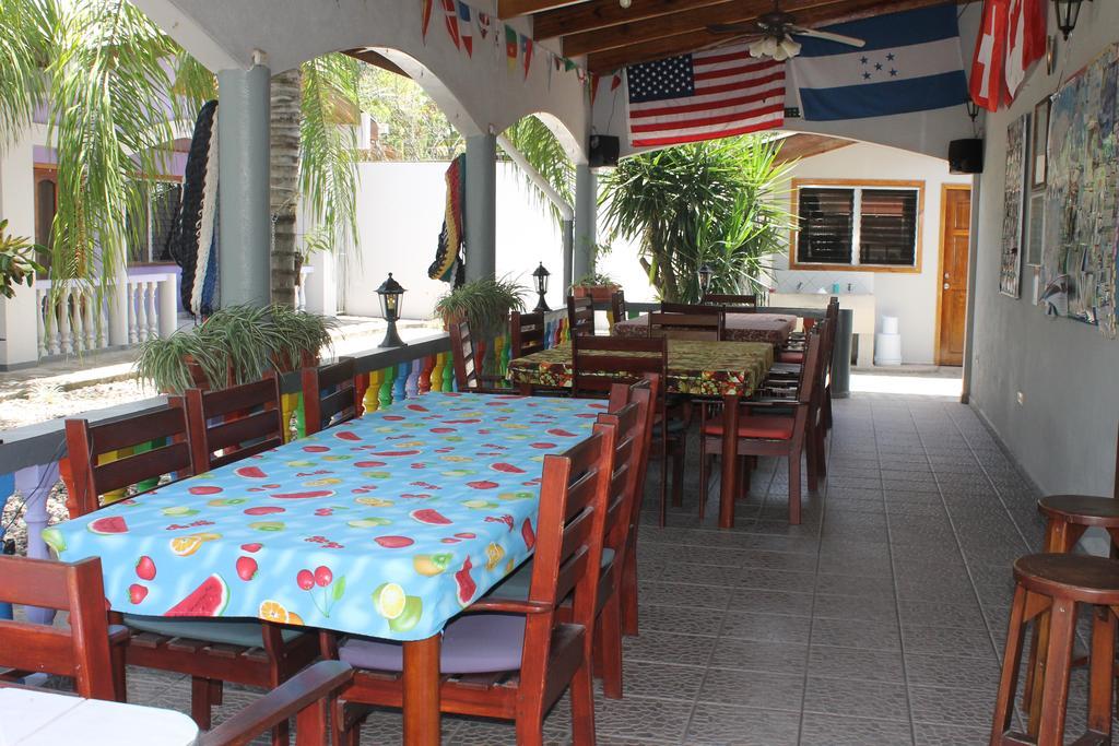 Rainbow Village La Ceiba Extérieur photo